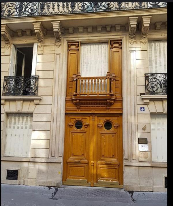 Avenue Montaigne Apartment